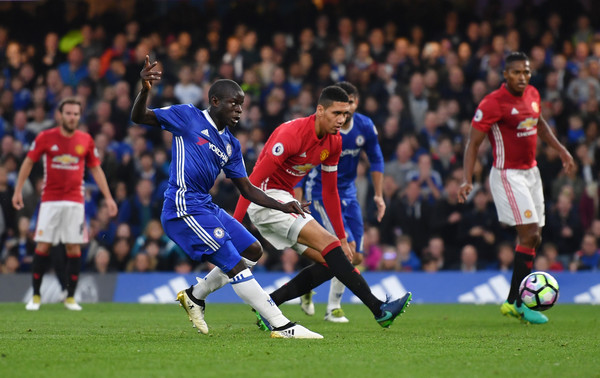 Kante in the match of chelsea vs man united