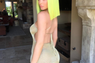 Kylie Jenner rocking her "highlighter hair"