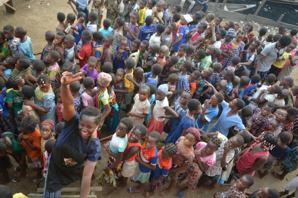 Oluwatoyin Onigbanjo feeds 1000 children in Makoko 5