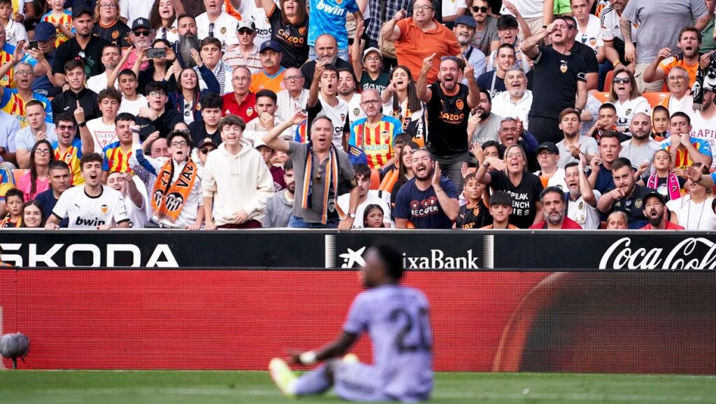 Fans of Valencia CF protest against Vinícius Jr. during Sunday's game. Photo: Mateo Villalba/Quality Sport Images/Getty Images