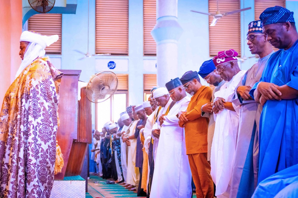 President Bola Ahmed Tinubu observes Jumat with Muslim faithful at Central Mosque, Idumota in Lagos. Photo: Nosa Asemota