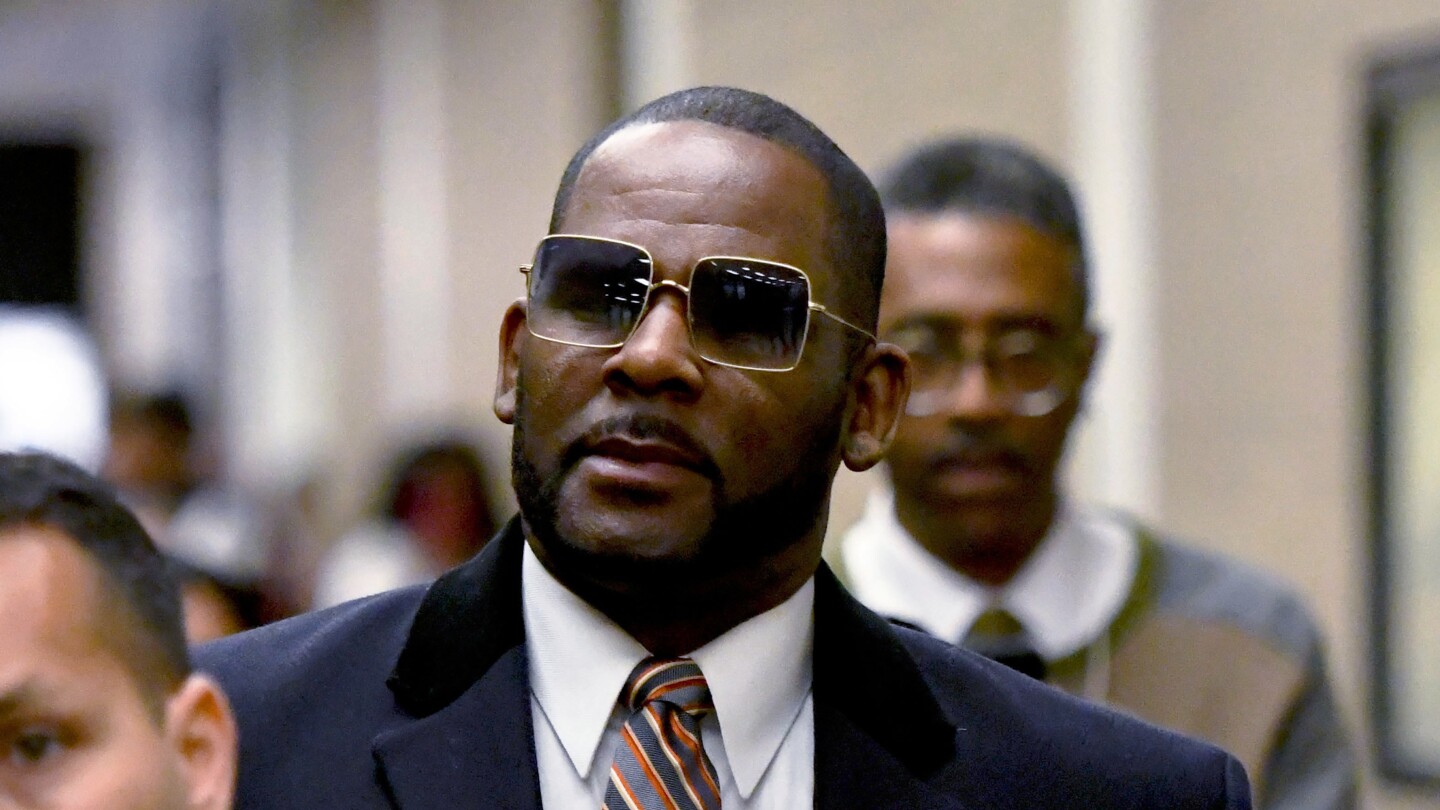 ‘I Have Written 25 Albums in Here in Prison,’ Says Convicted Singer R. Kelly