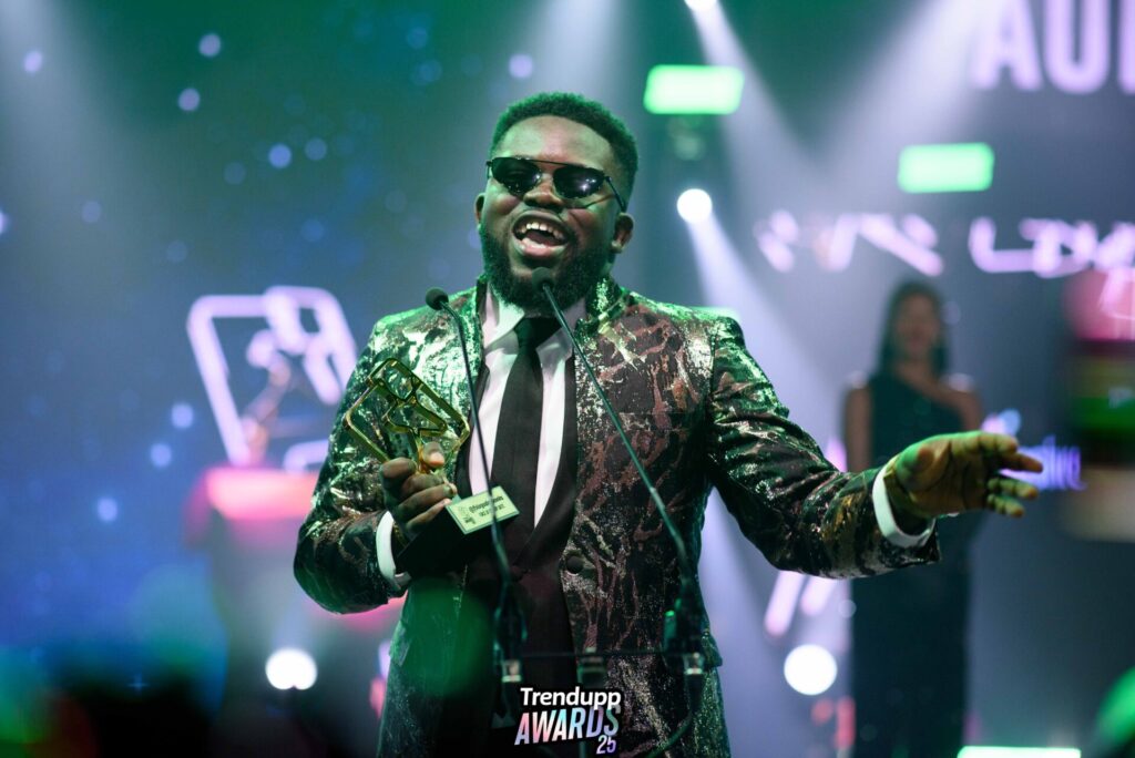 VeeKee James Emerges Trendupp Awards Olori Supergal (1)