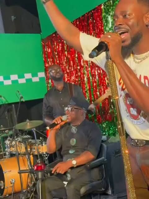 Yinka Ayefele performs Many People with Adekunle Gold- OLORISUPERGAL MEDIA 
