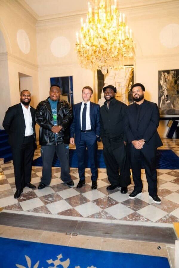 Davido Meets Emmanuel Macron in Paris-OLORISUPERGAL MEDIA