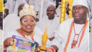 Omo-Opeki honoured for cultural leadership at 6th Oodua awards-OLORISUPERGAL MEDIA