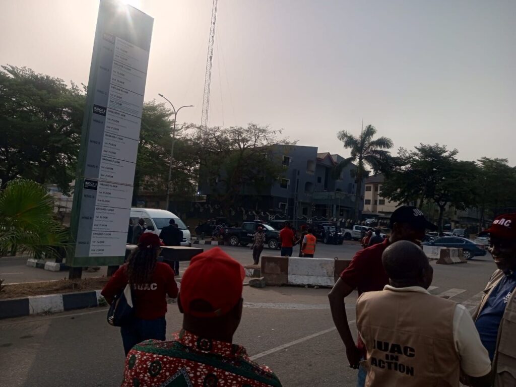 FCTA and FCDA Workers Begin Strike, Shut Down Operations in Abuja City Centre - OLORISUPERGAL MEDIA