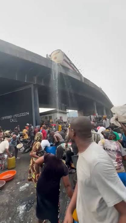 Tanker Overturns at Apapa Tincan Liverpool Bridge as Residents Rush to Scoop Fuel - OLORISUPERGAL MEDIA