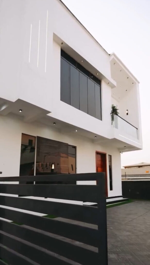 Egungun of Lagos Buys N350 Million 5-Bedroom Mansion in Lekki - OLORISUPERGAL MEDIA 
