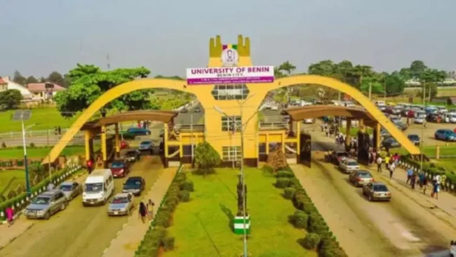 UNIBEN Students Protest Over Blackout and Water Shortage at Ekheuan Campus - OLORISUPERGAL MEDIA 