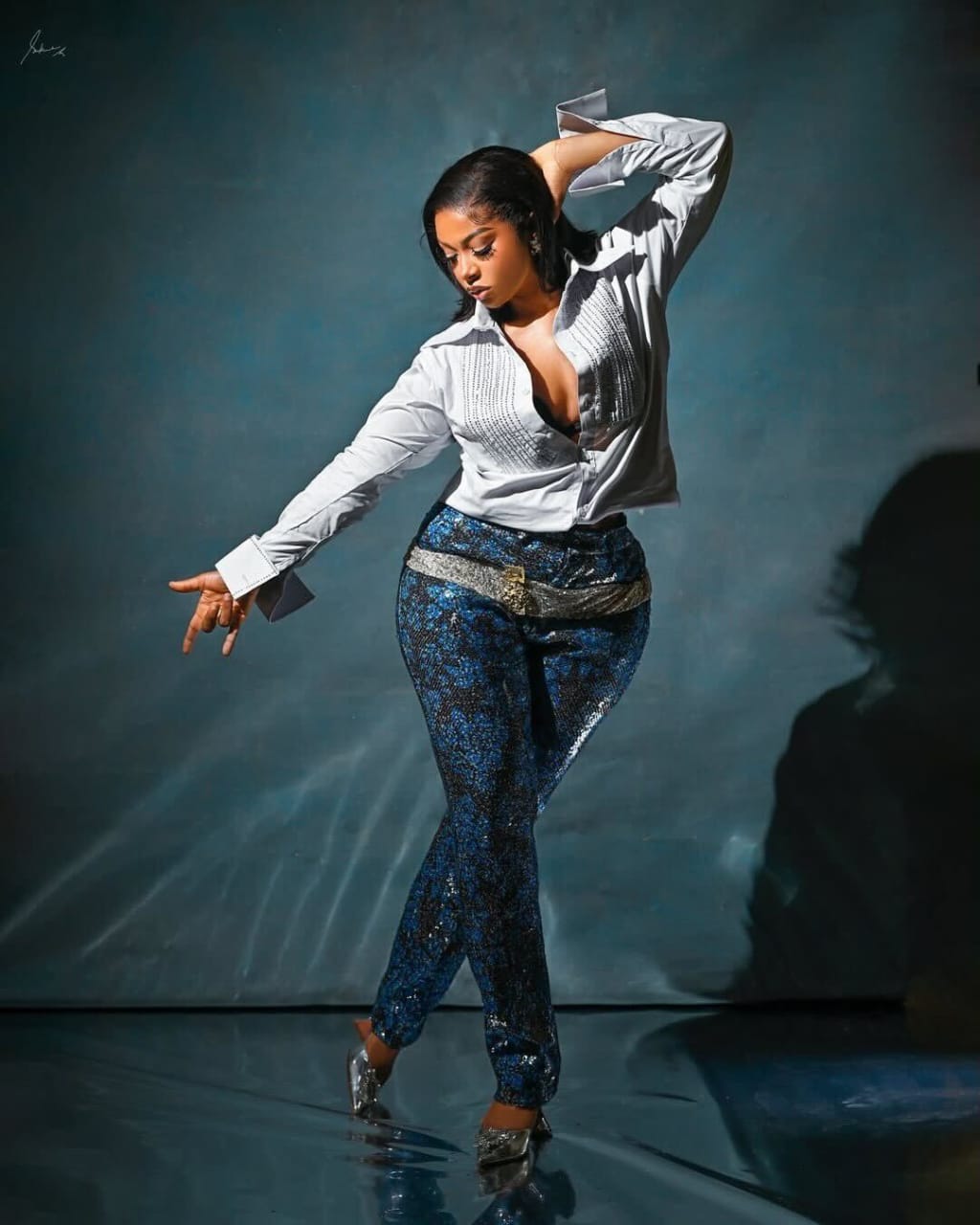 Liquorose Stuns in Michael Jackson-Inspired Look at “Michael” Premiere