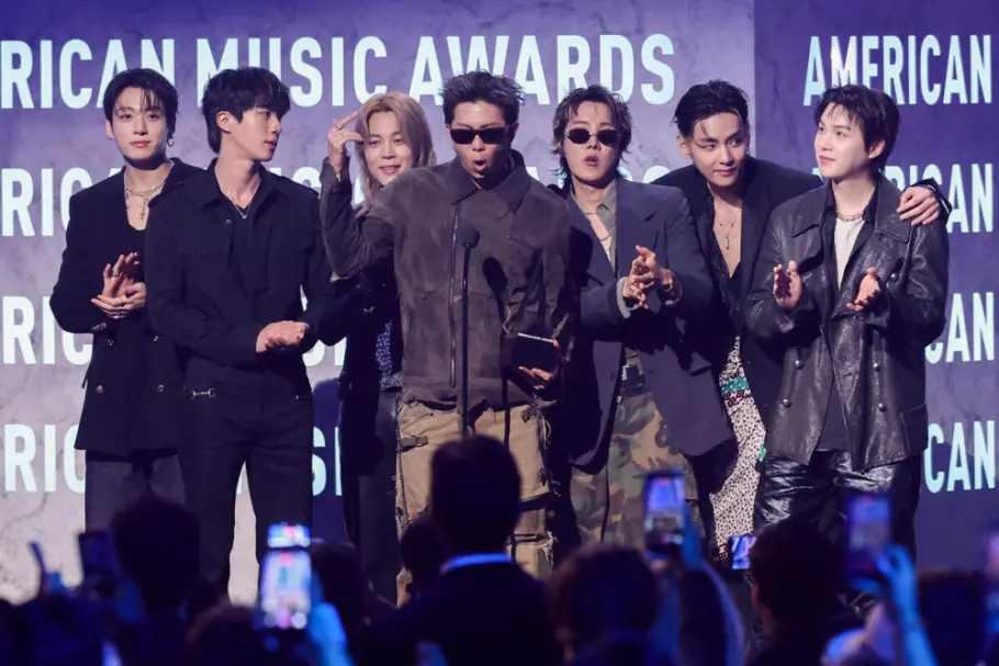 BTS Wins Artist of the Year at American Music Awards as Katseye, Sombr and “Golden” Claim Major Honors