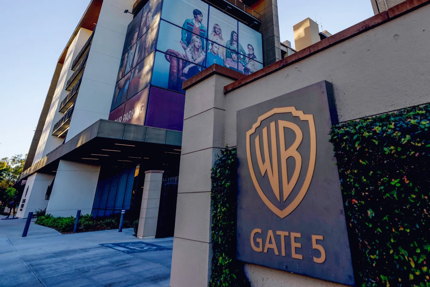 US DOJ Clears Paramount’s $110 Billion Warner Bros. Acquisition