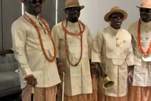 Teni Joins Soso Soberekon's Groom Squad in Stylish Delta Outfit