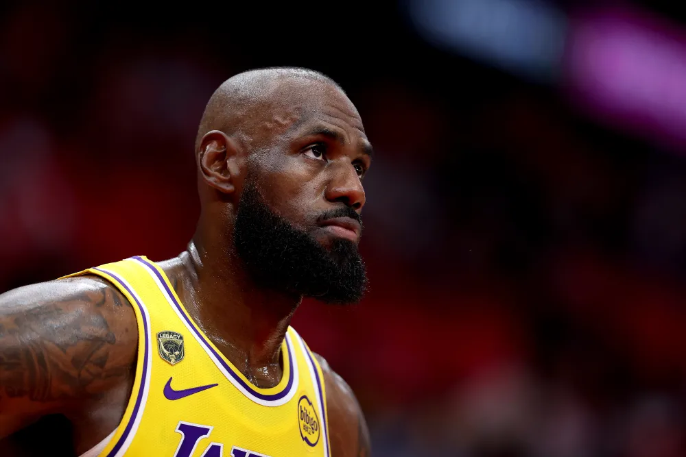 LeBron James Leaves Lakers for Philadelphia 76ers