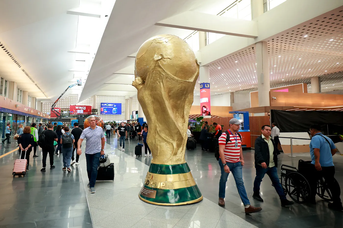 Mexican Airport Stocks Slide Despite World Cup Hopes