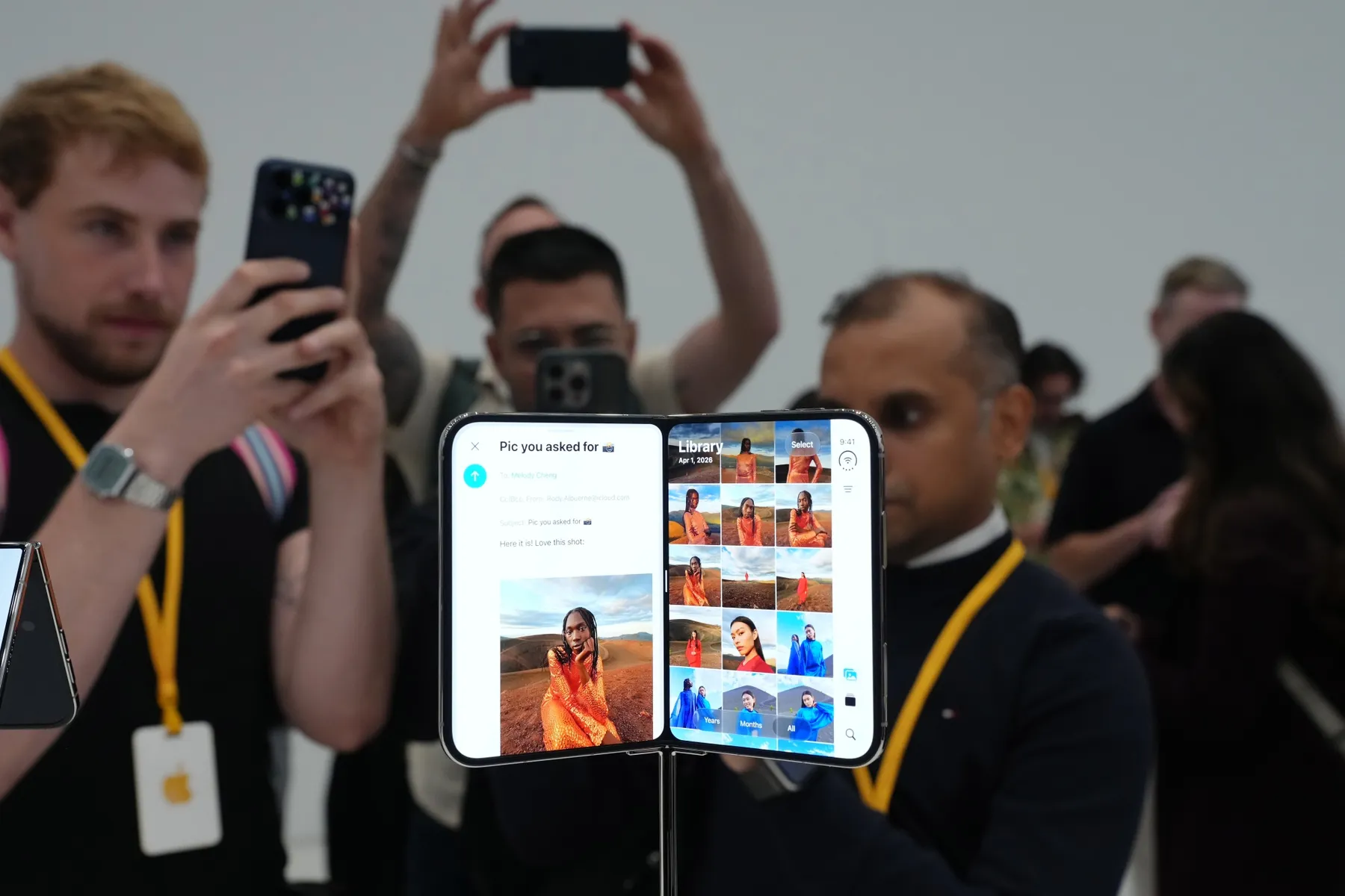 Apple’s New iPhone Duo Sets $3,199 Price Record for Mass-Market Smartphone