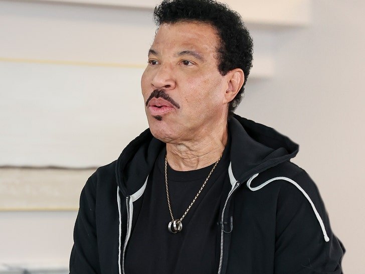 Lionel Richie Hospitalized After St. Louis Concert