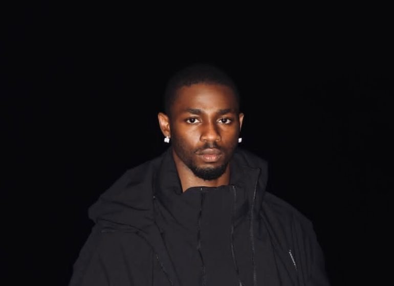Omah Lay postpones ‘Clarity of Mind’ tour dates over knee injury
